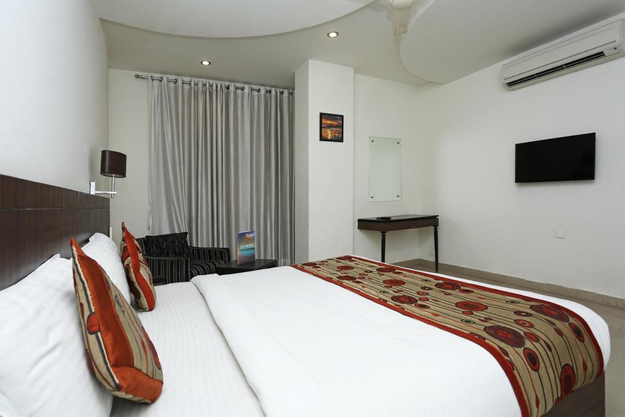 Capital O 3600 Hotel Royal Windsor Kāthgodām エクステリア 写真