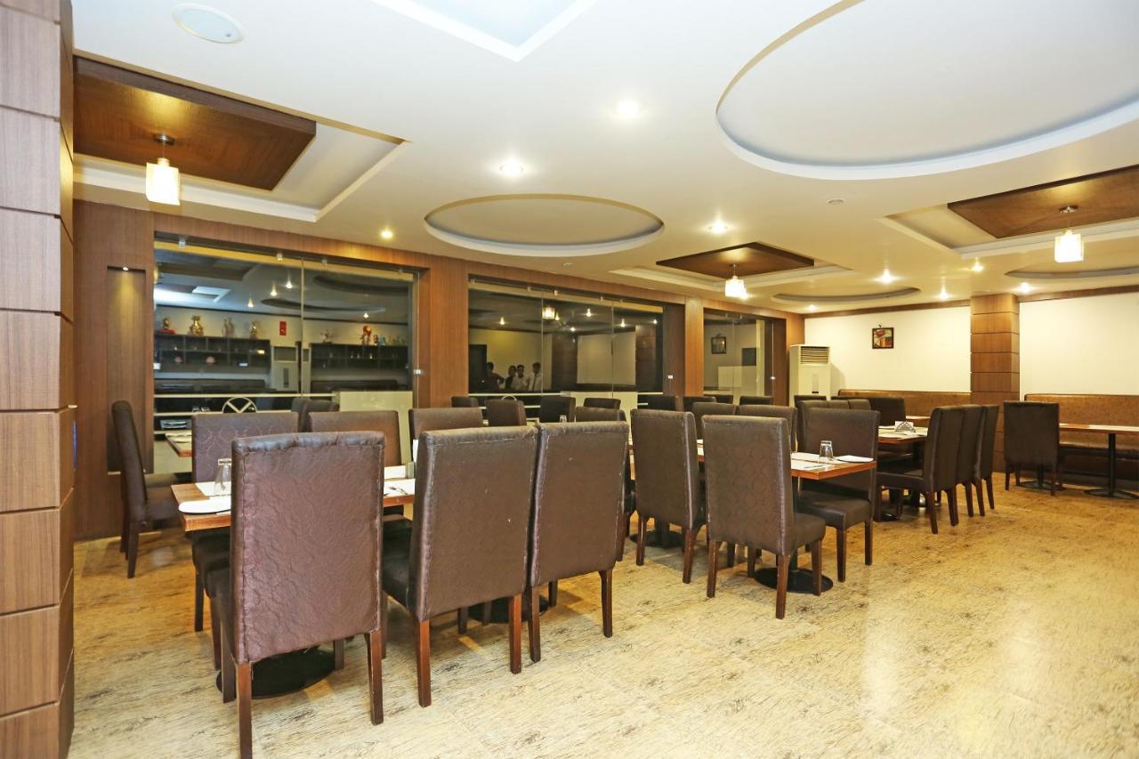 Capital O 3600 Hotel Royal Windsor Kāthgodām エクステリア 写真